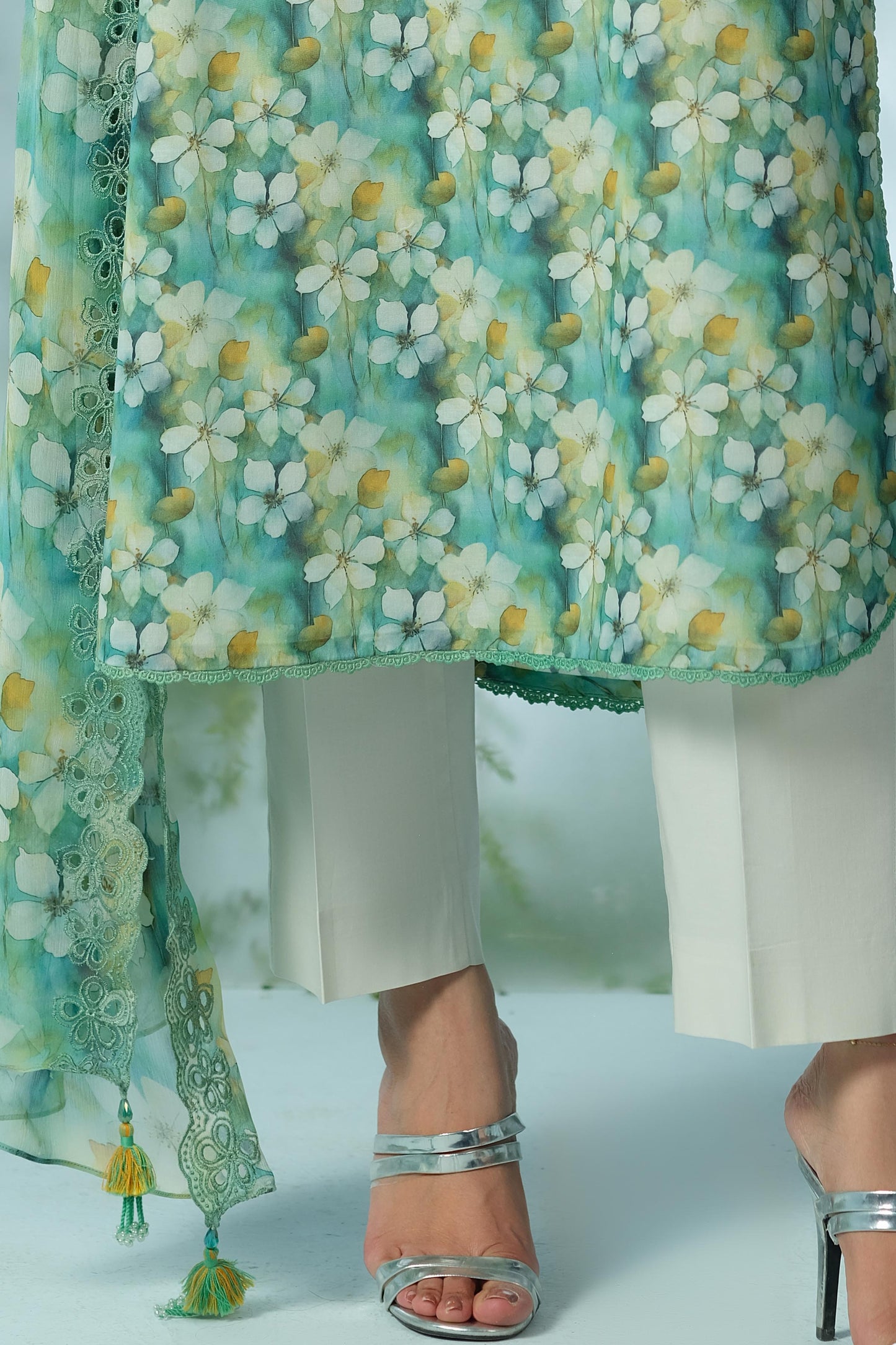 LAWN | EMBROIDERED