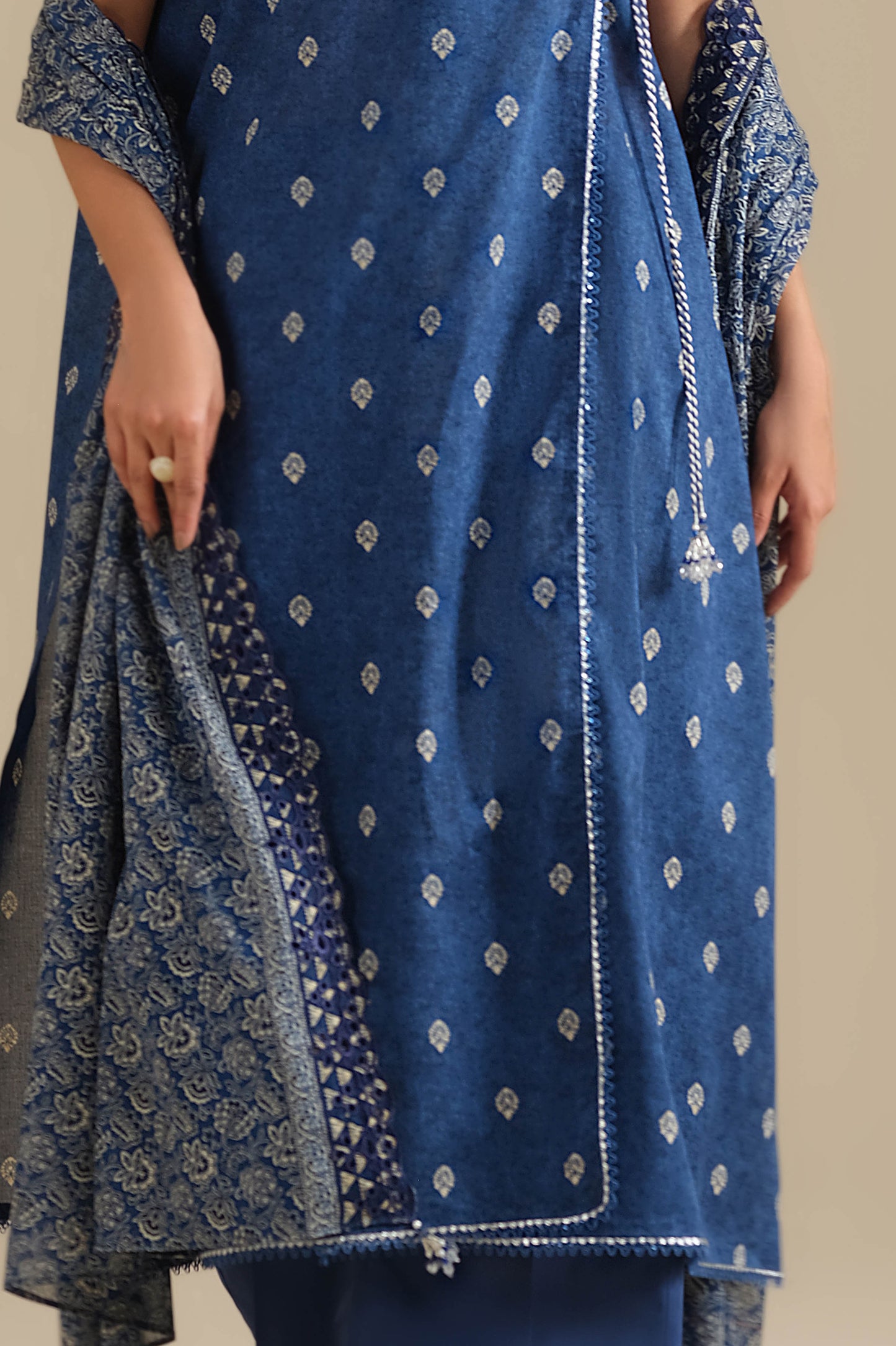 LAWN | EMBROIDERED
