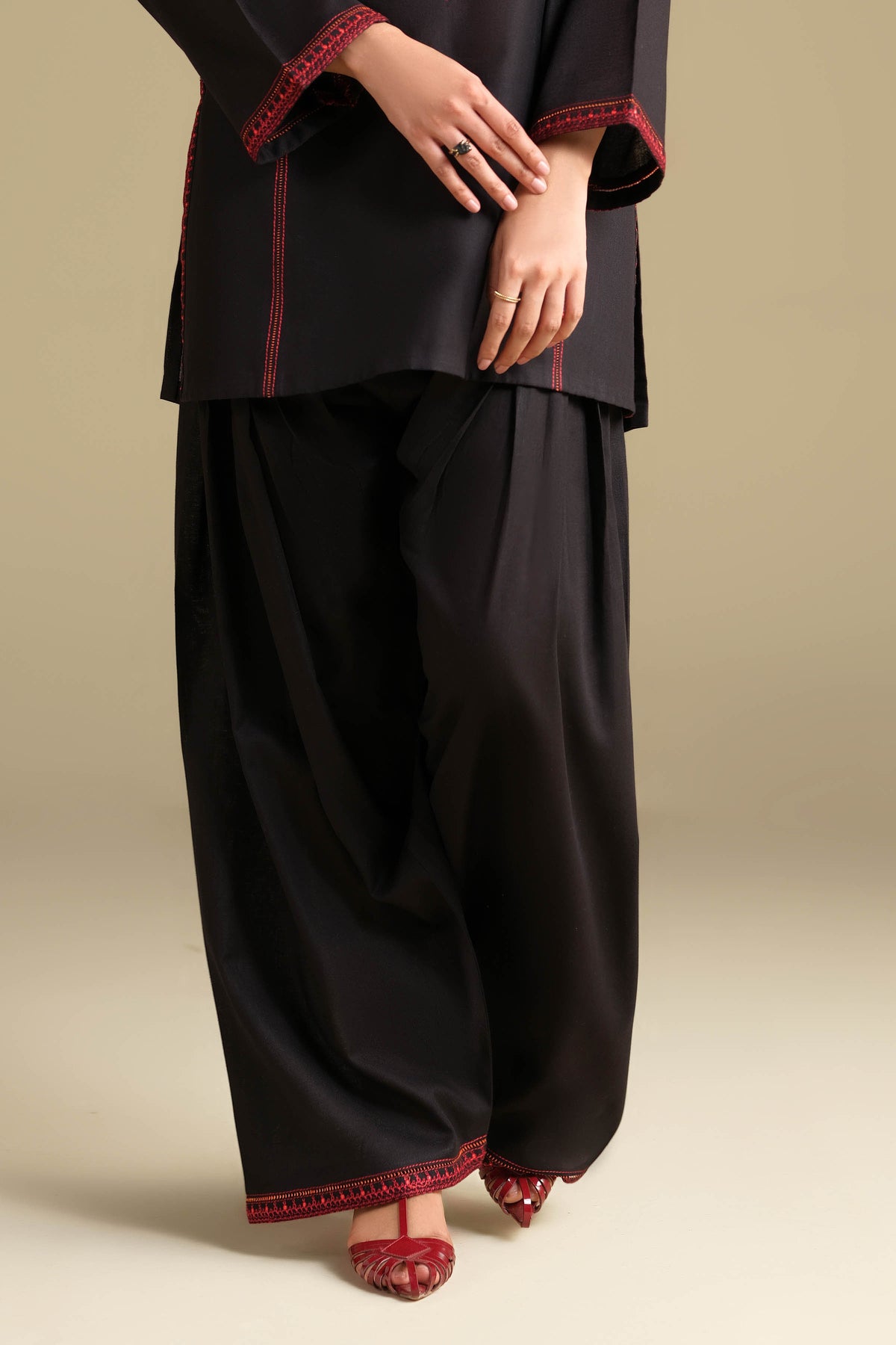 KHADDAR | EMBROIDERED
