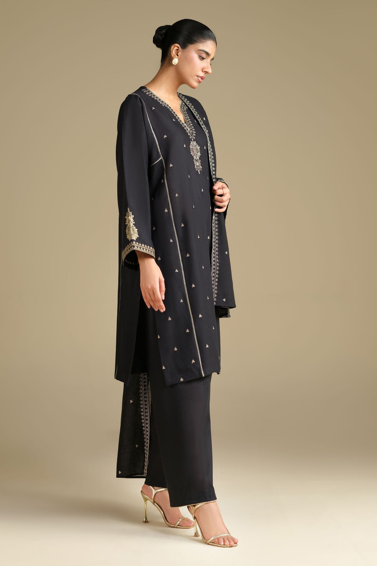 KHADDAR | EMBROIDERED