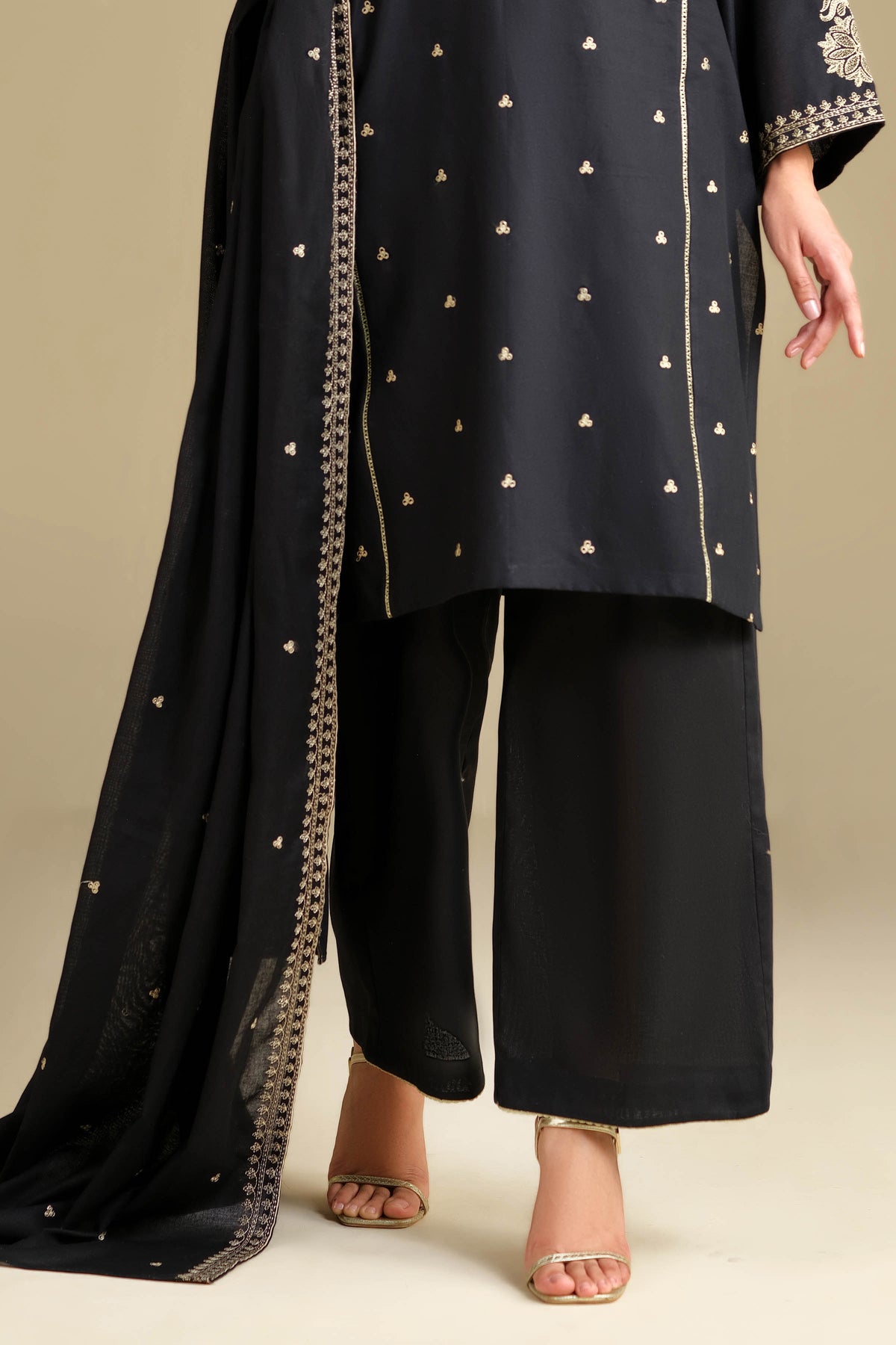 KHADDAR | EMBROIDERED