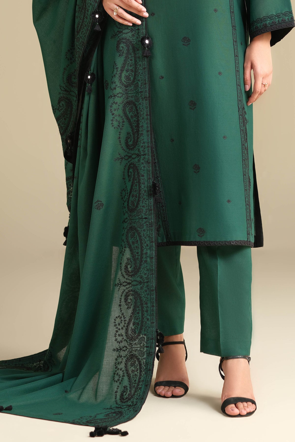 KHADDAR | EMBROIDERED