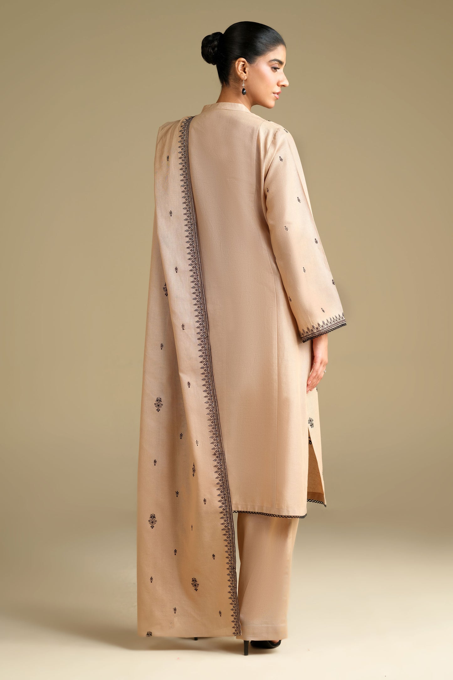 KHADDAR | EMBROIDERED