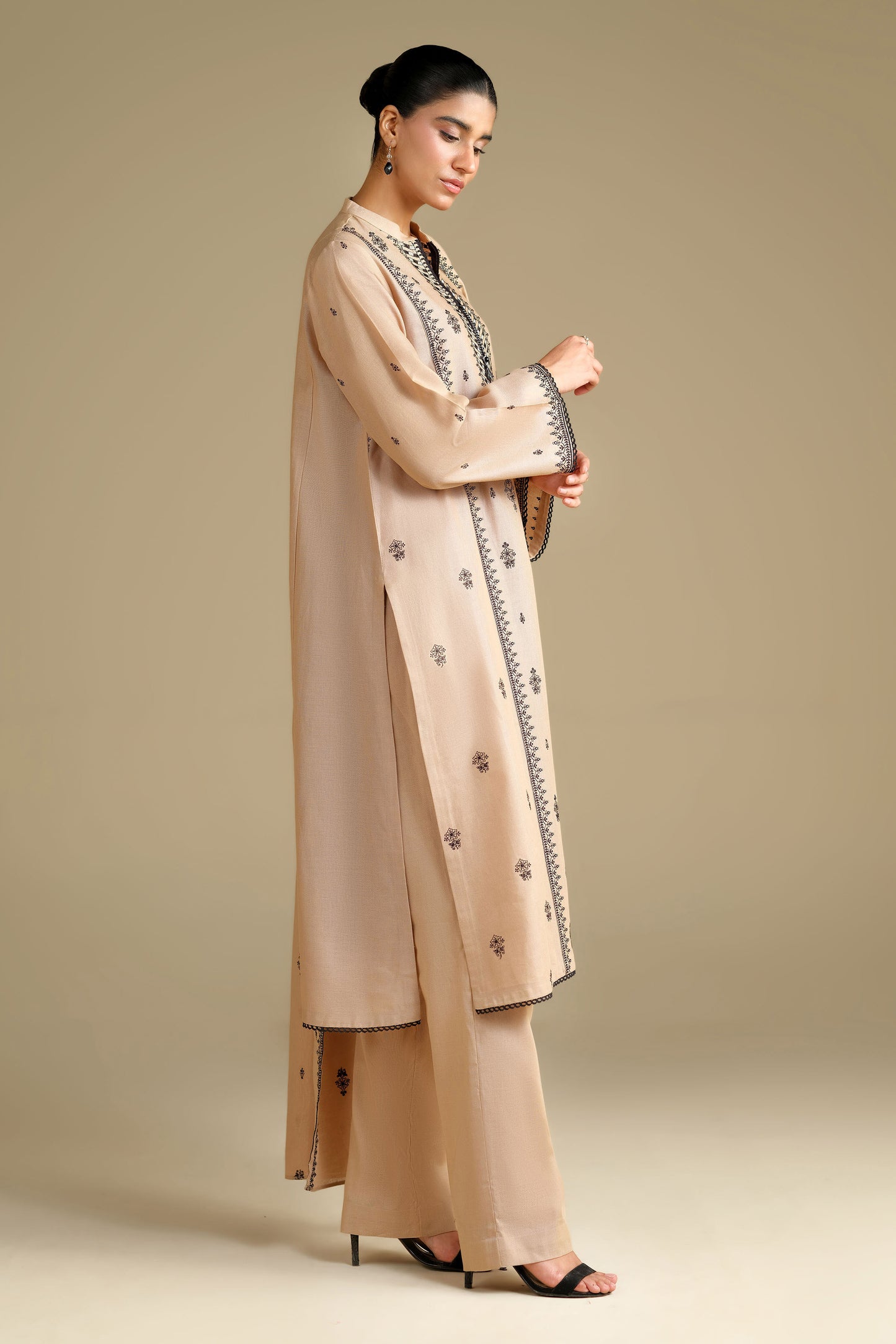 KHADDAR | EMBROIDERED