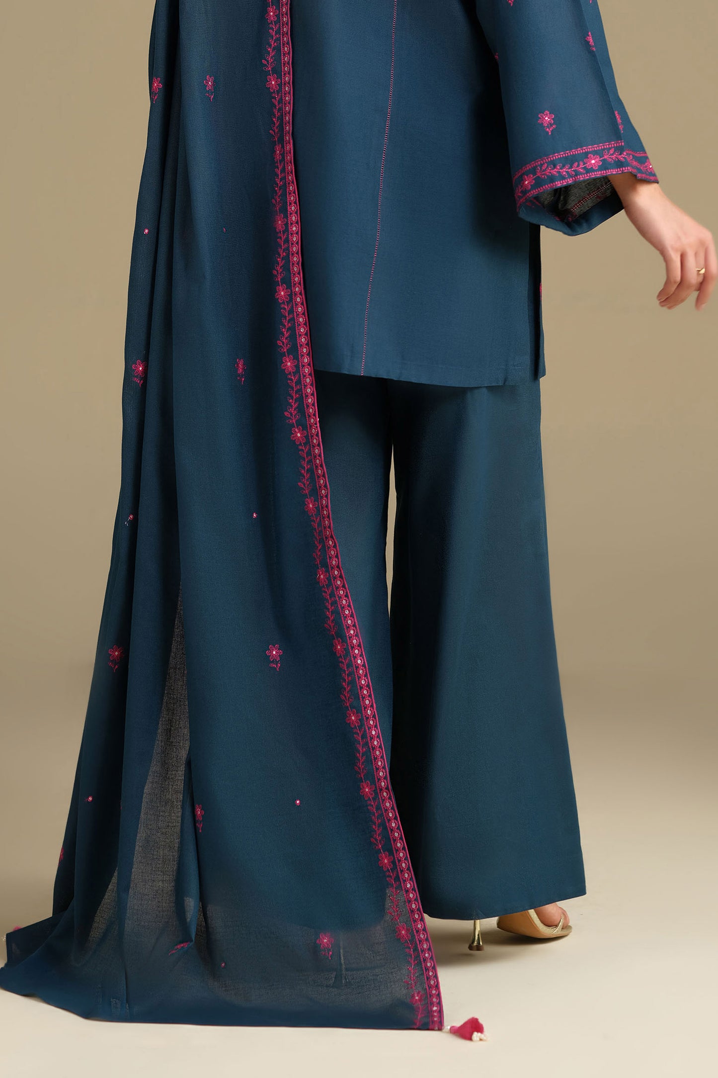 KHADDAR | EMBROIDERED