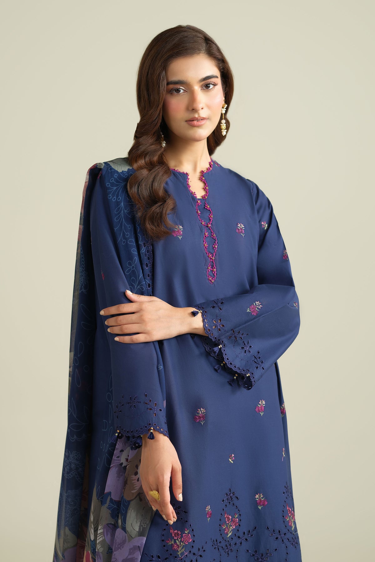 FINER CAMBRIC | EMBROIDERED CLASSIC WINTER-26