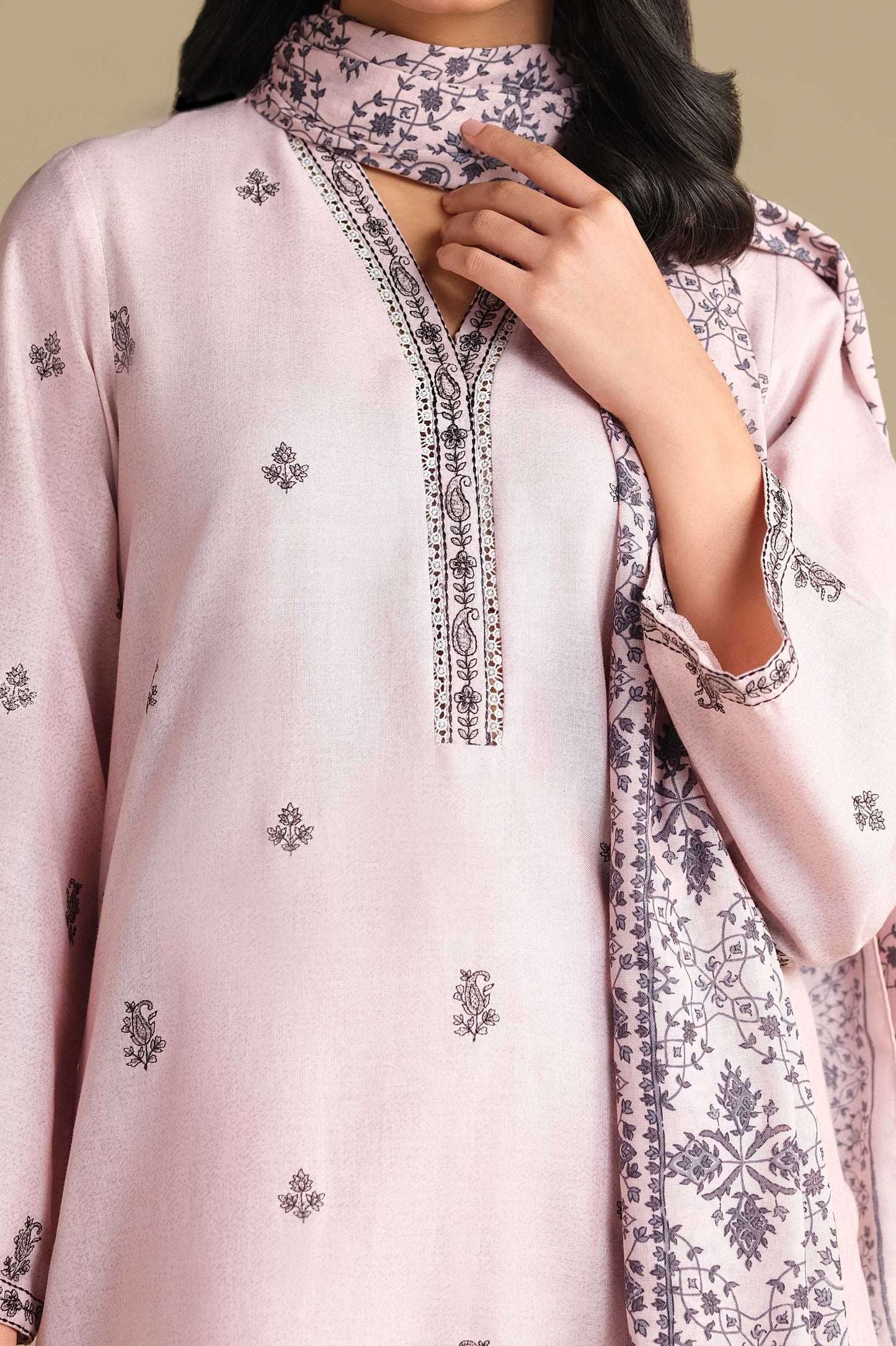 KHADDAR | EMBROIDERED