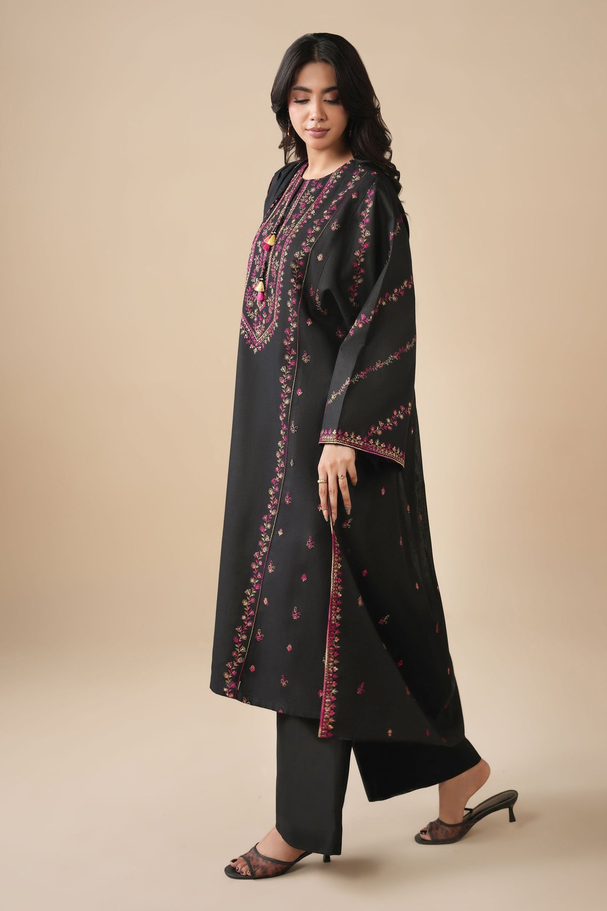KHADDAR | EMBROIDERED