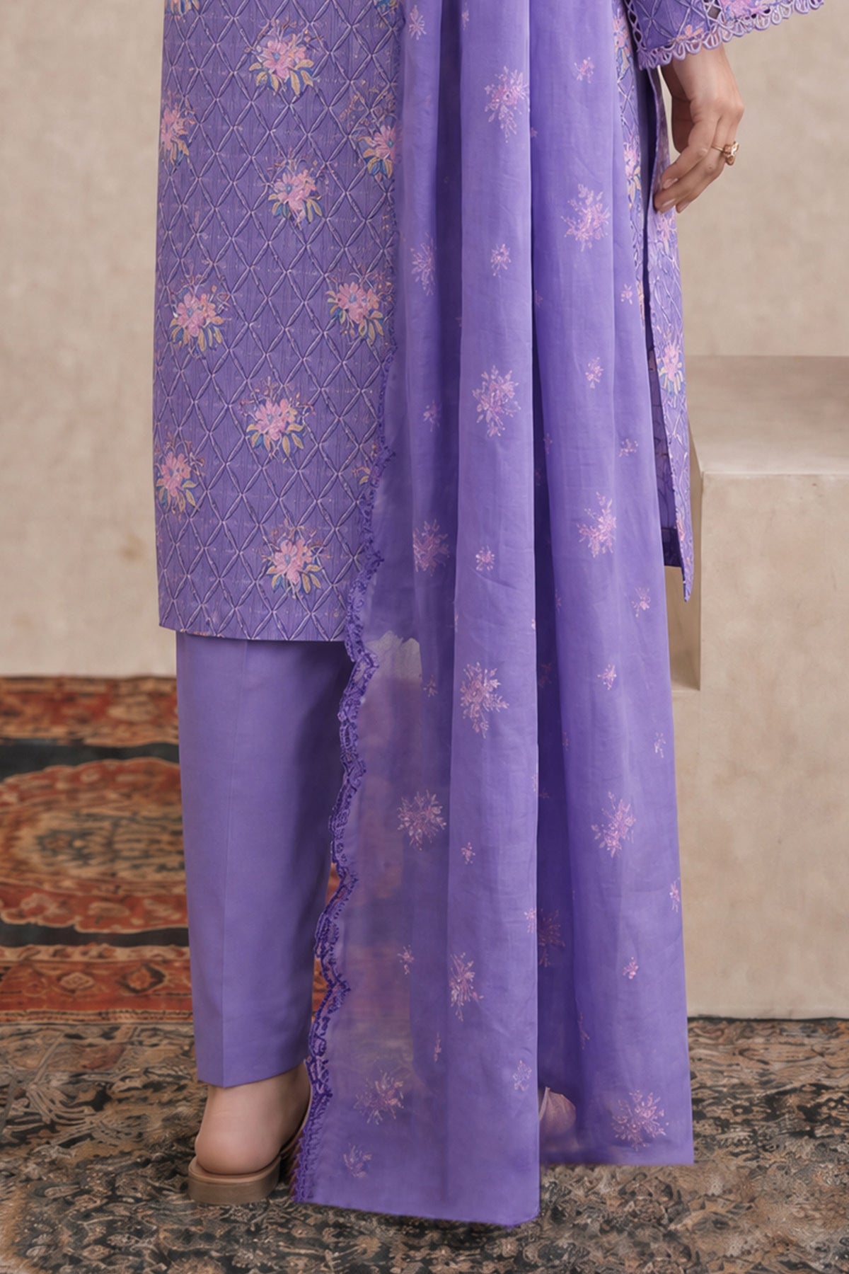 LAWN | EMBROIDERED