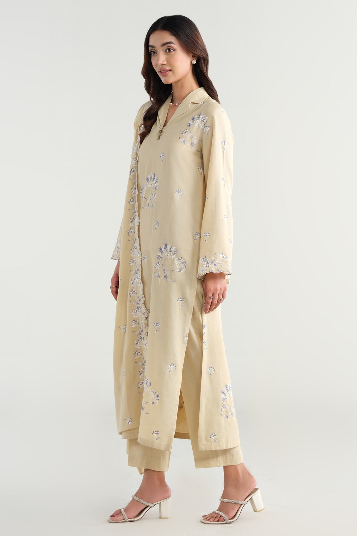 4 Piece -  Embroidered Shimmer Lawn Suit - E1640 - Shop Now at Kayseria