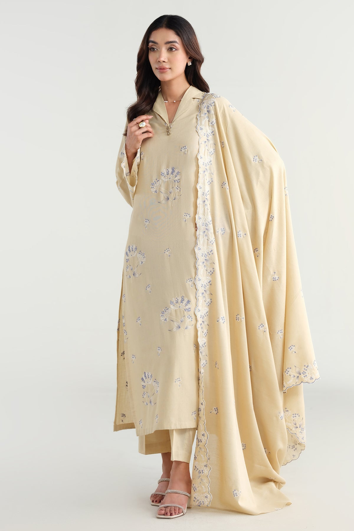 4 Piece -  Embroidered Shimmer Lawn Suit - E1640 - Shop Now at Kayseria