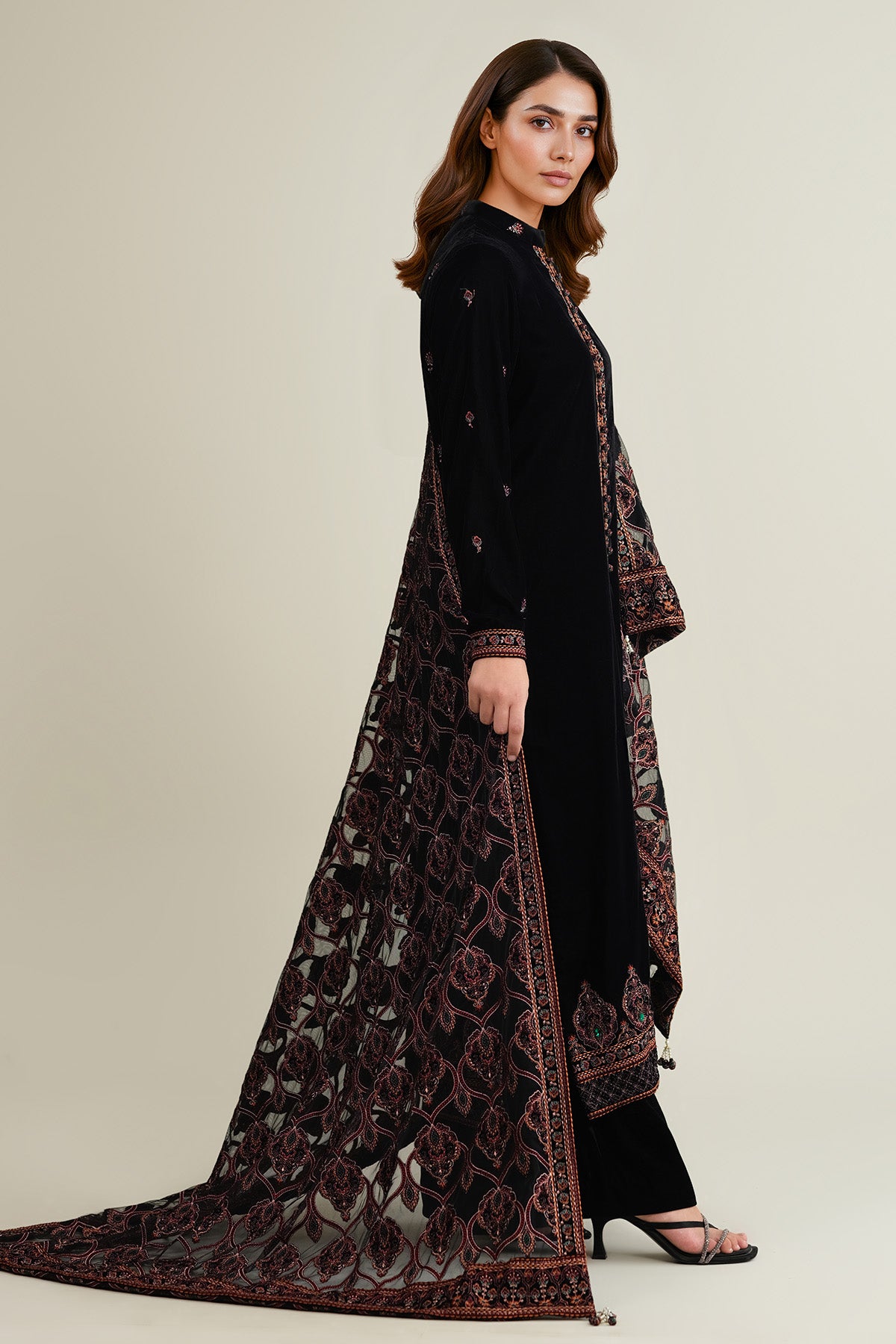 3 Piece - Embroidered Velvet Suit - E1781 - Shop Now at Kayseria