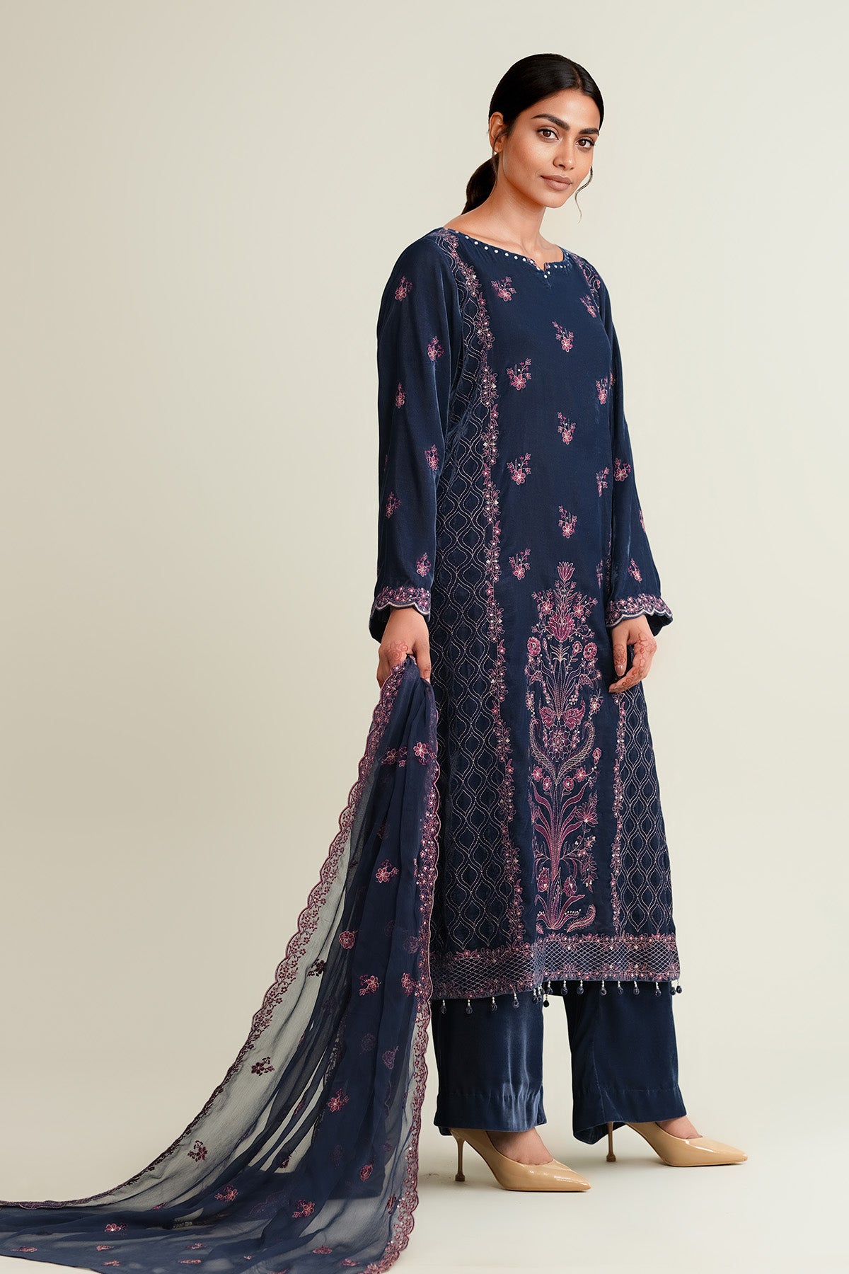 3 Piece - Embroidered Velvet Suit - E1782 - Shop Now at Kayseria