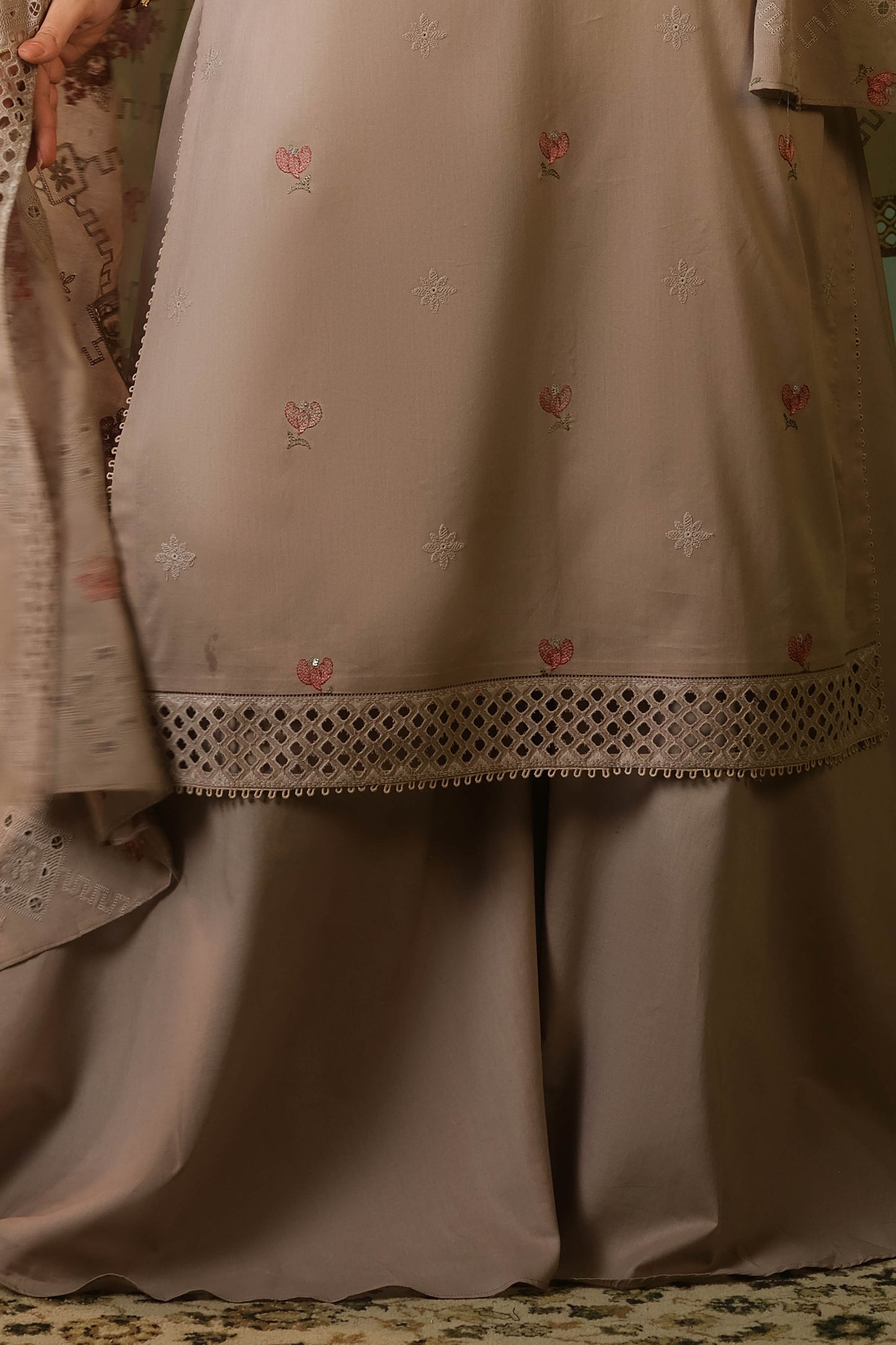 LAWN | EMBROIDERED