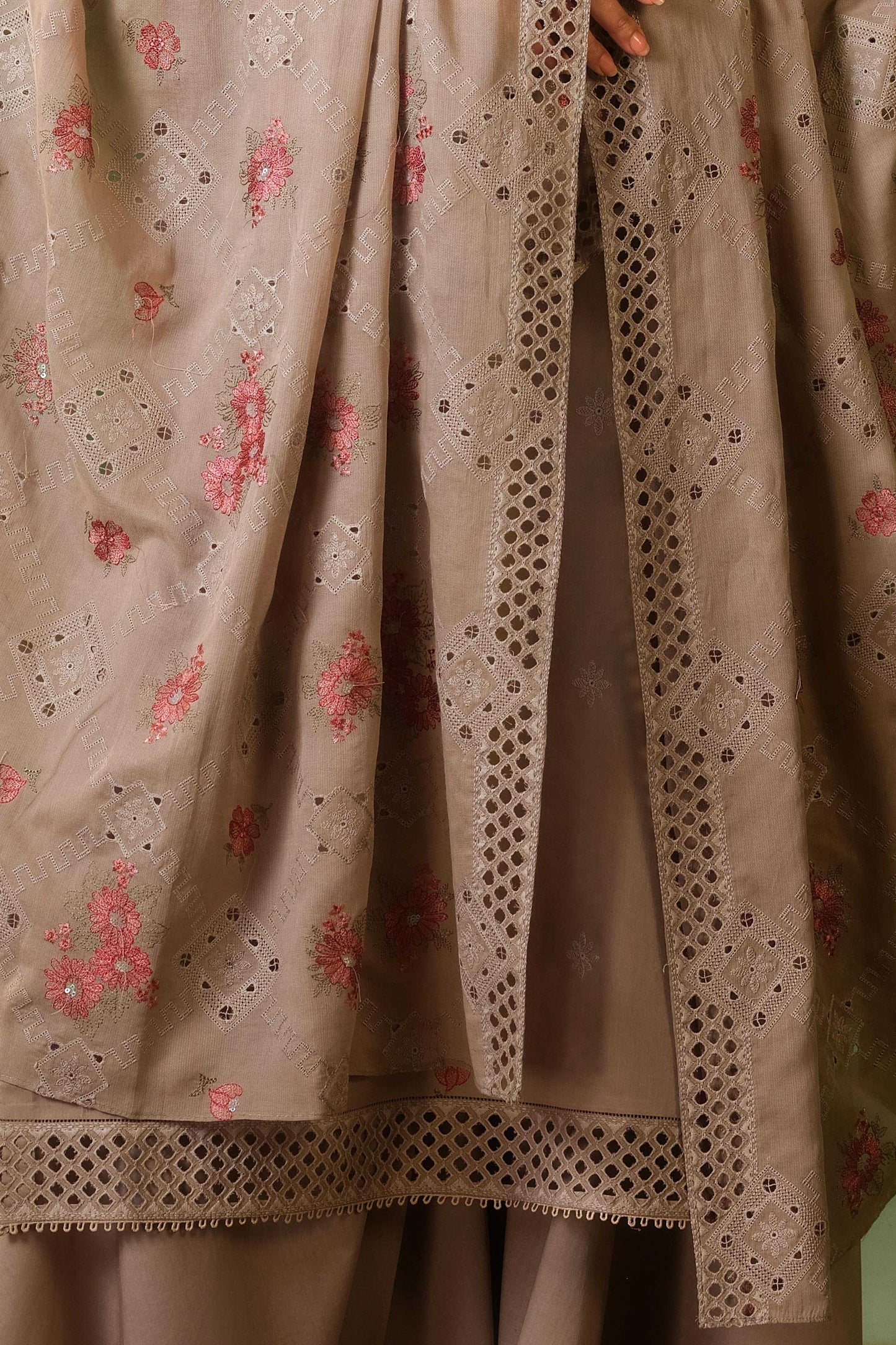 LAWN | EMBROIDERED