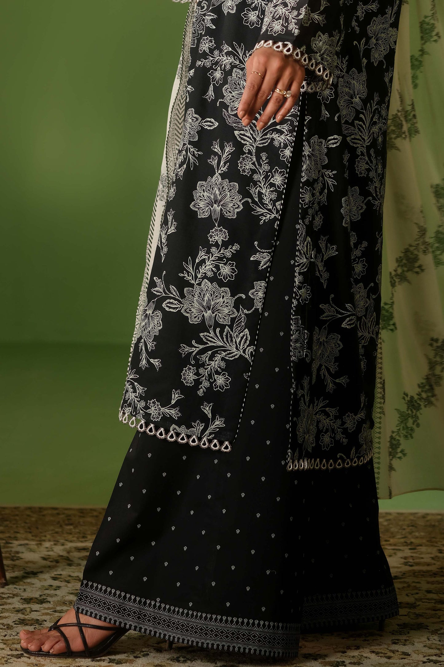 DHAKA MALMAL | EMBROIDERED