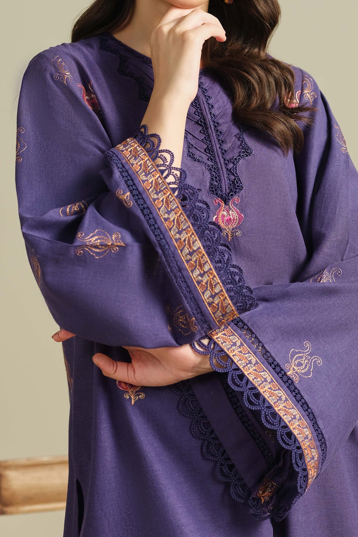 LINEN | EMBROIDERED