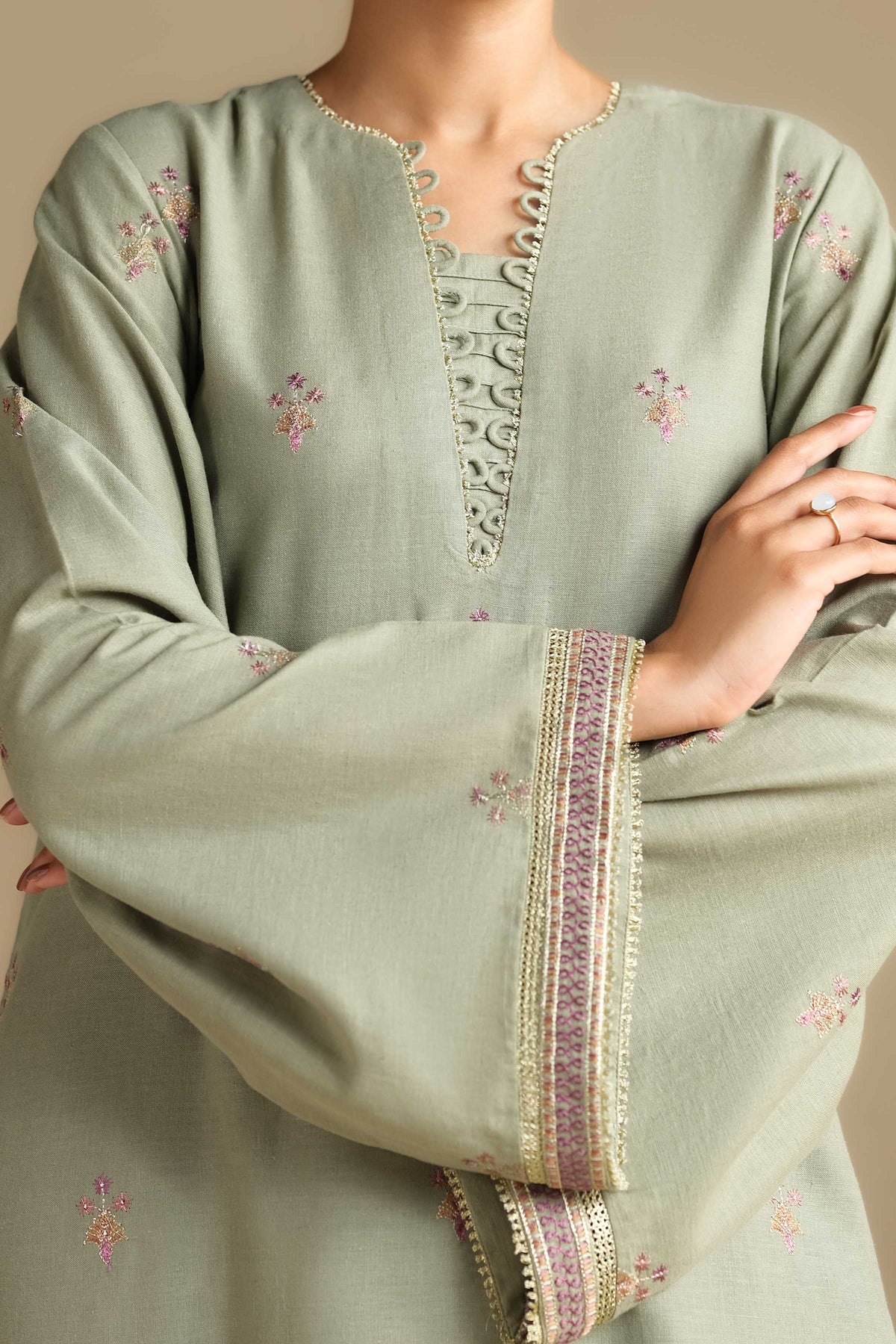 LINEN | EMBROIDERED