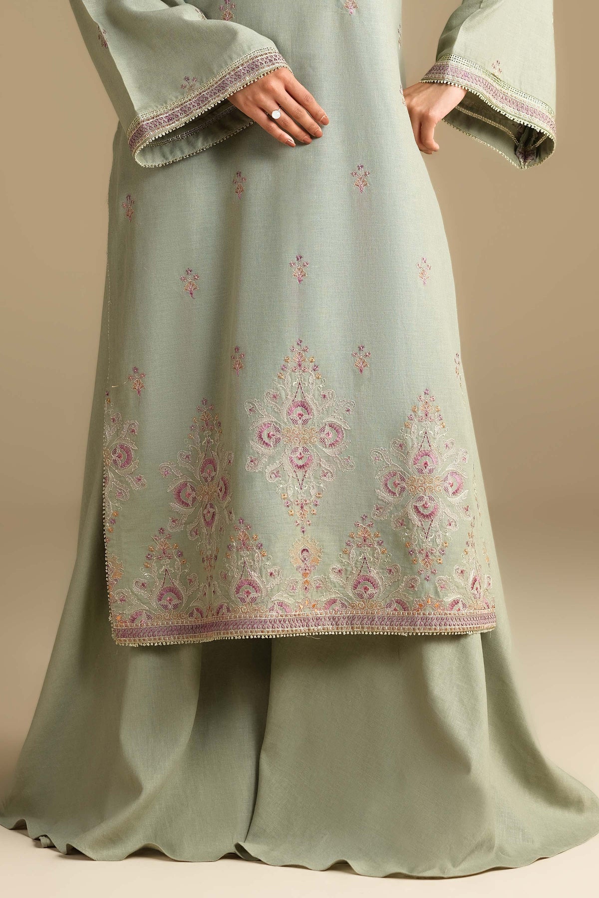 LINEN | EMBROIDERED