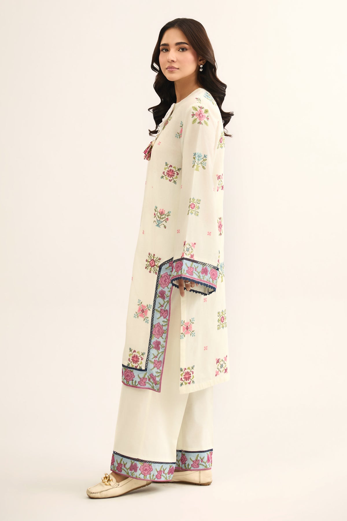 LAWN  |  EMBROIDERED - Shop Now at Kayseria