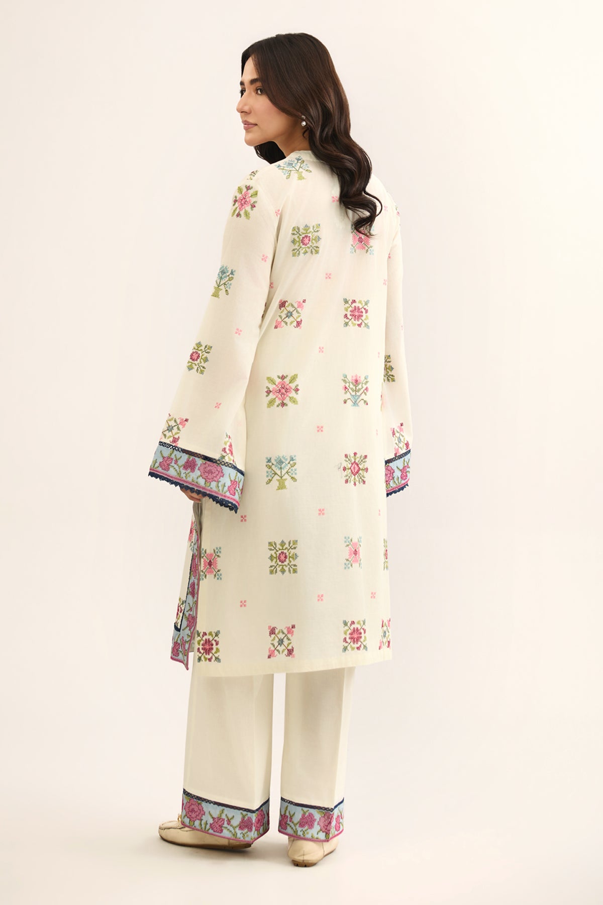 LAWN  |  EMBROIDERED - Shop Now at Kayseria
