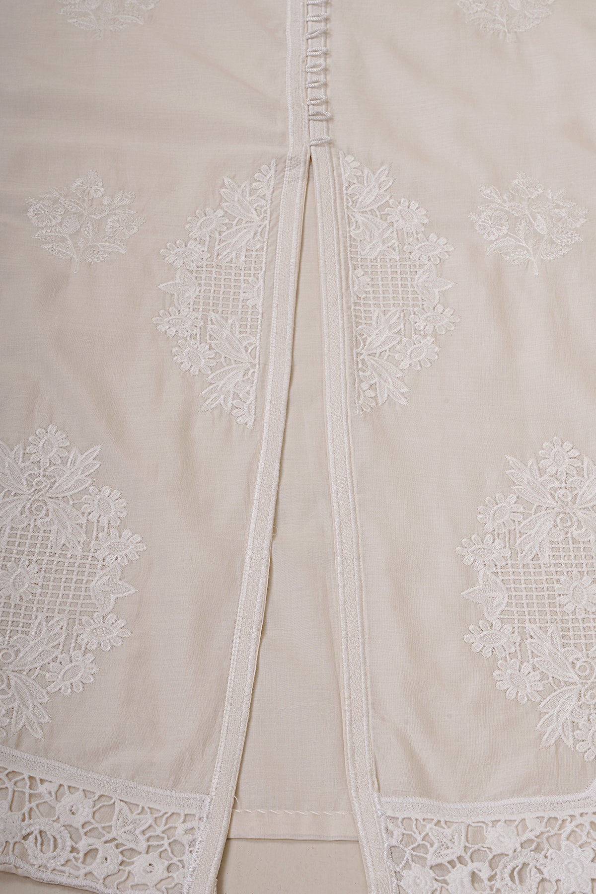 3 Piece - Embroidered Lawn Suit - KPS25-P3514 - Shop Now at Kayseria