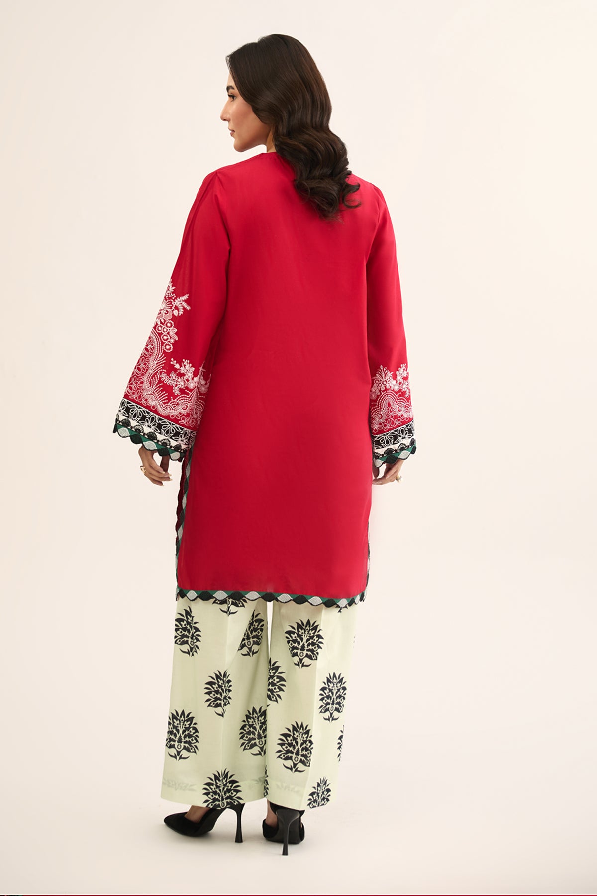 LAWN  |  EMBROIDERED - Shop Now at Kayseria