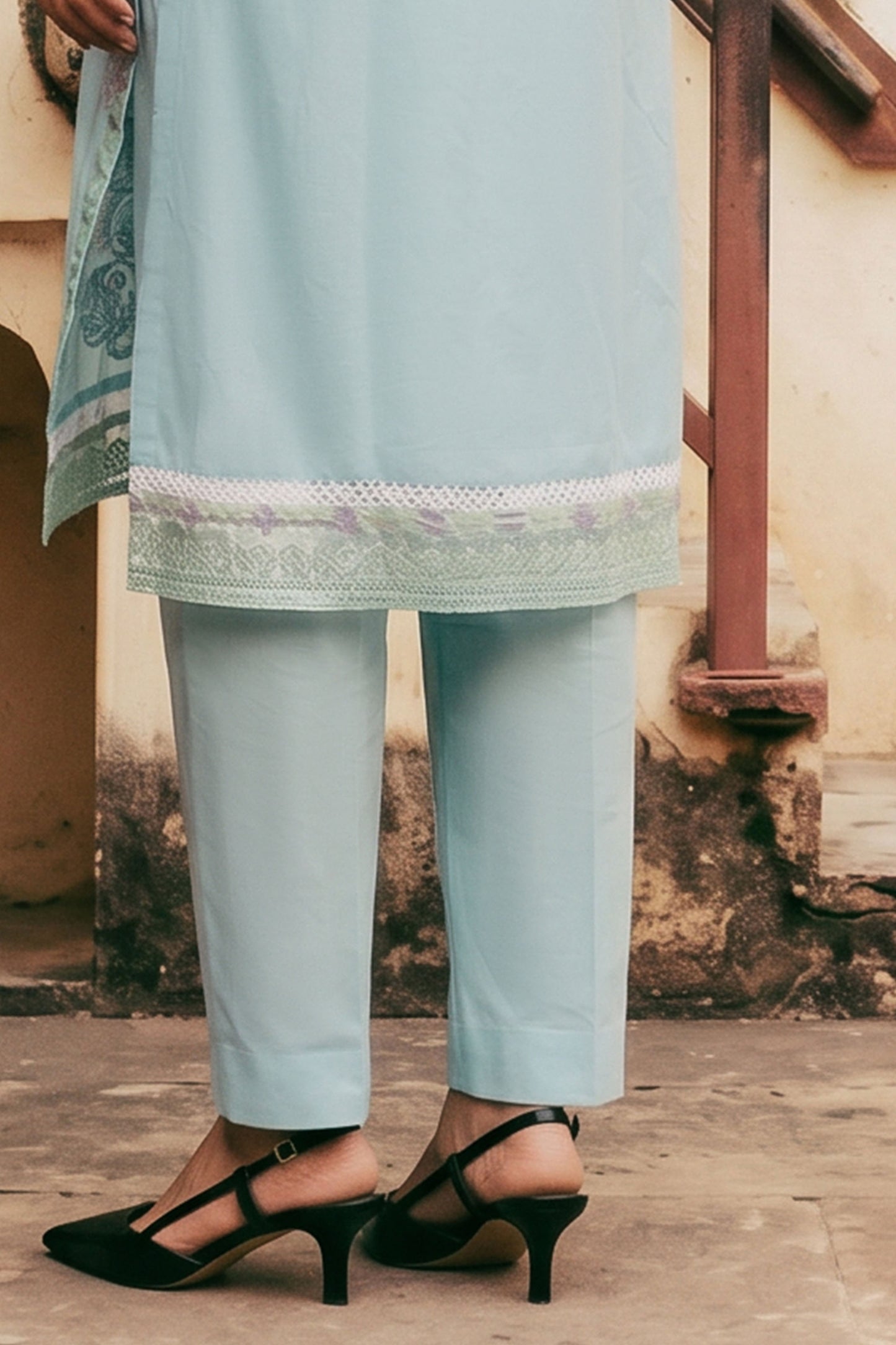 LAWN | EMBROIDERED