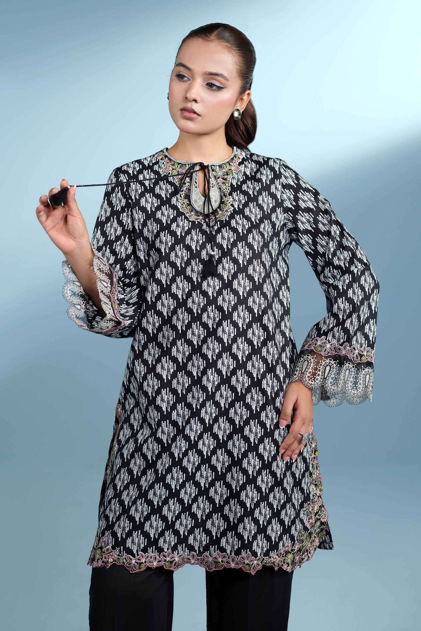 LAWN | EMBROIDERED