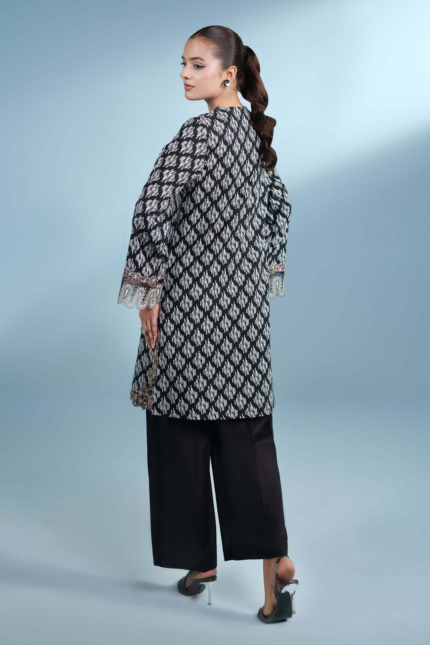 LAWN | EMBROIDERED