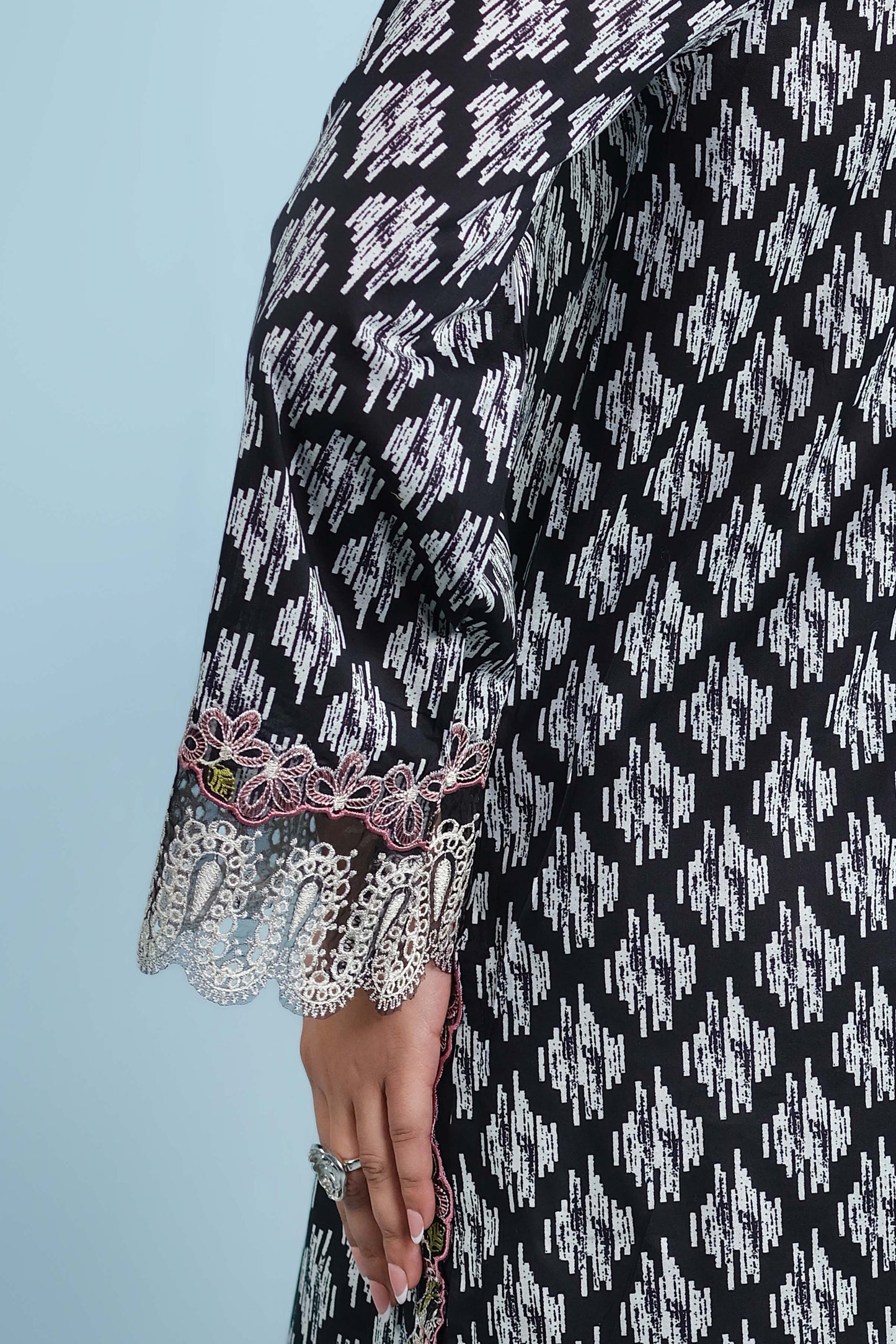 LAWN | EMBROIDERED