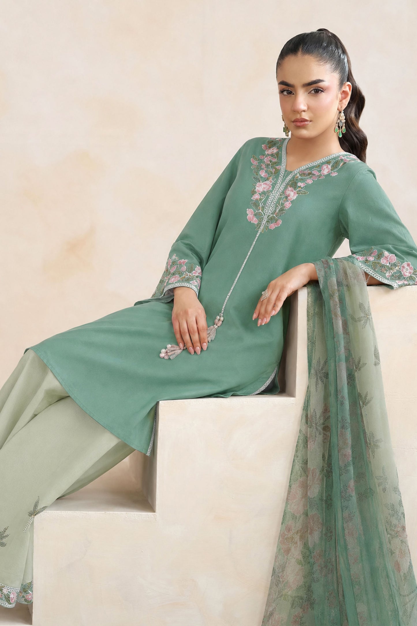 LAWN | EMBROIDERED