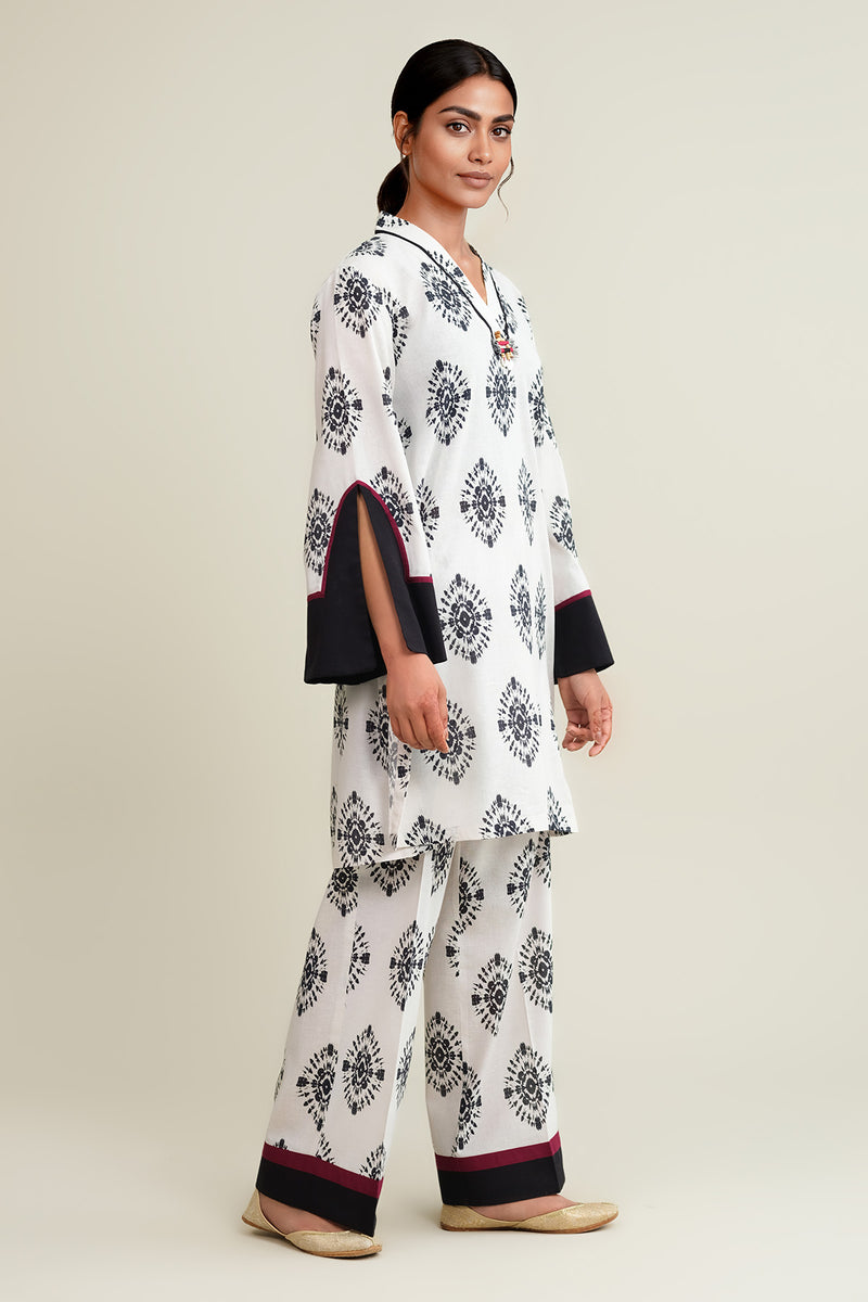 2 Piece - Printed & Embellished Khaddar Suit - KPW25-P3701 - Shop Now at Kayseria