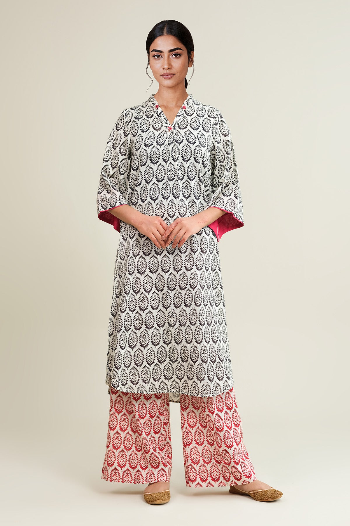 2 Piece - Printed & Embellished Khaddar Suit - KPW25-P3705 - Shop Now at Kayseria