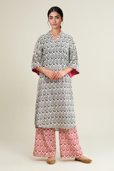 2 Piece - Printed & Embellished Khaddar Suit - KPW25-P3705 - Shop Now at Kayseria