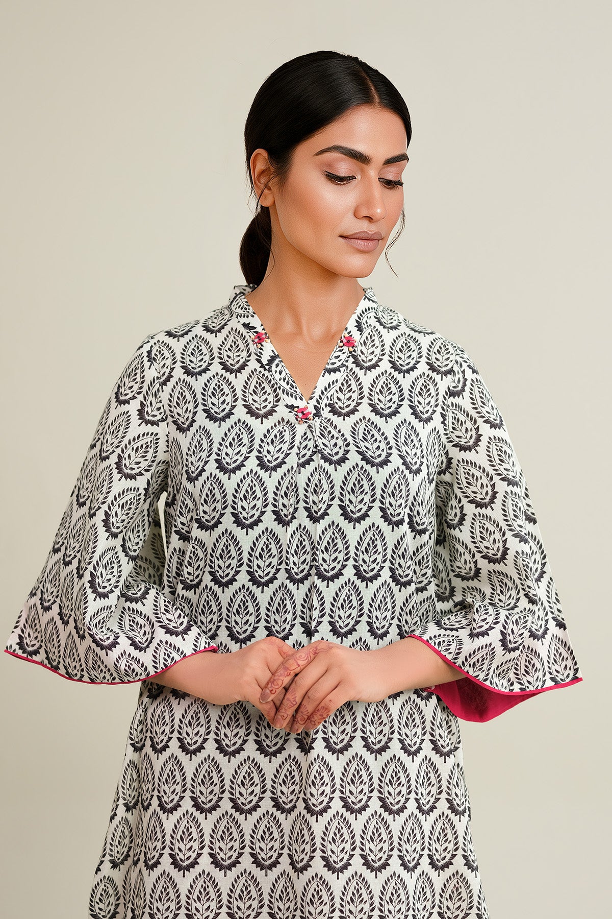 2 Piece - Printed & Embellished Khaddar Suit - KPW25-P3705 - Shop Now at Kayseria