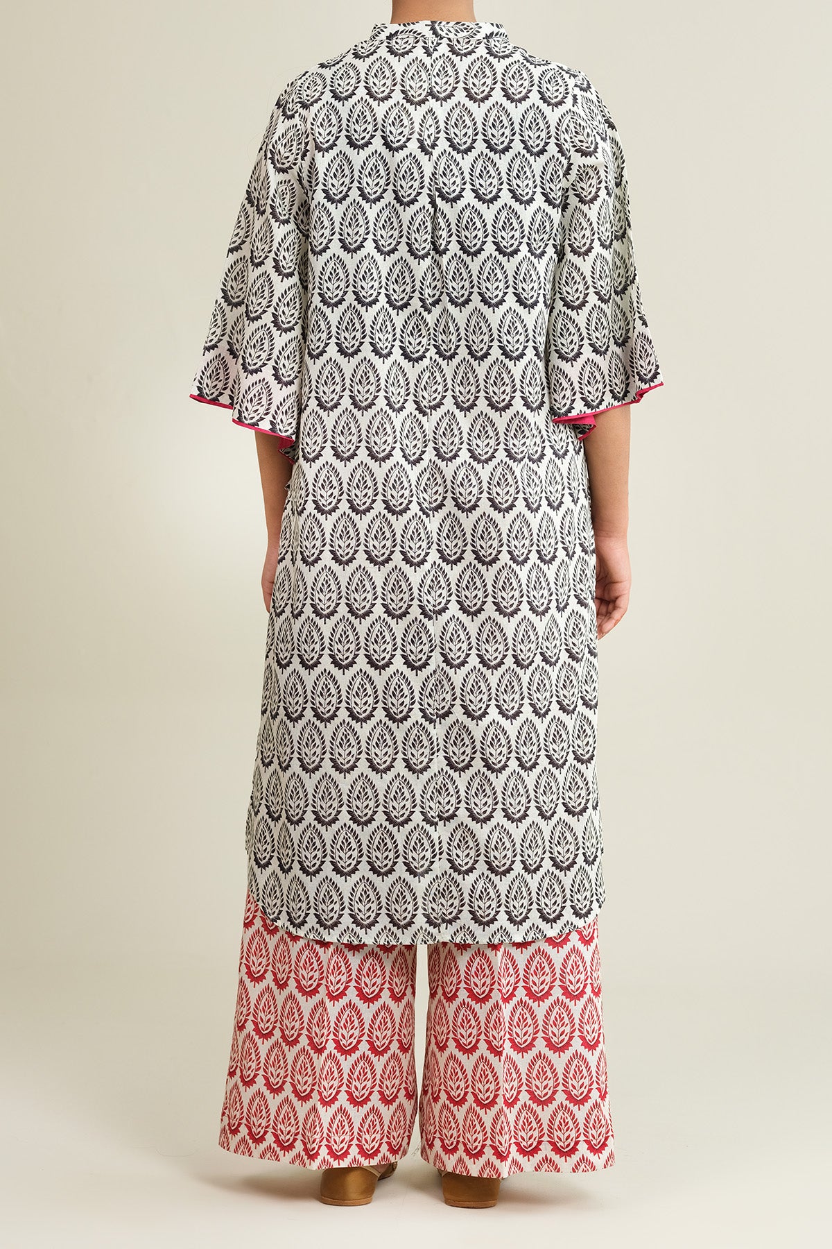 2 Piece - Printed & Embellished Khaddar Suit - KPW25-P3705 - Shop Now at Kayseria