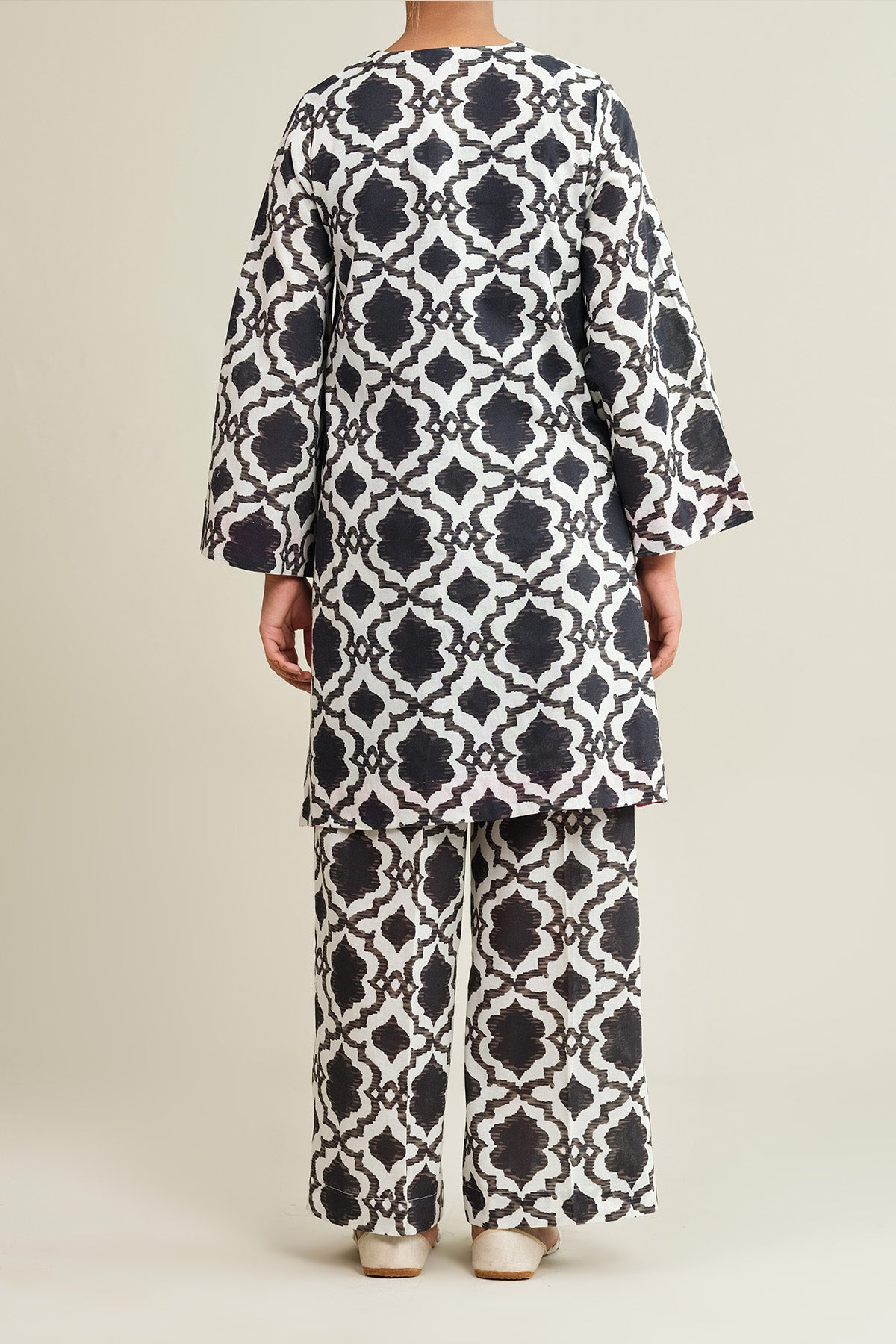 2 Piece - Printed Khaddar Suit - KPW25-P3707 - Shop Now at Kayseria