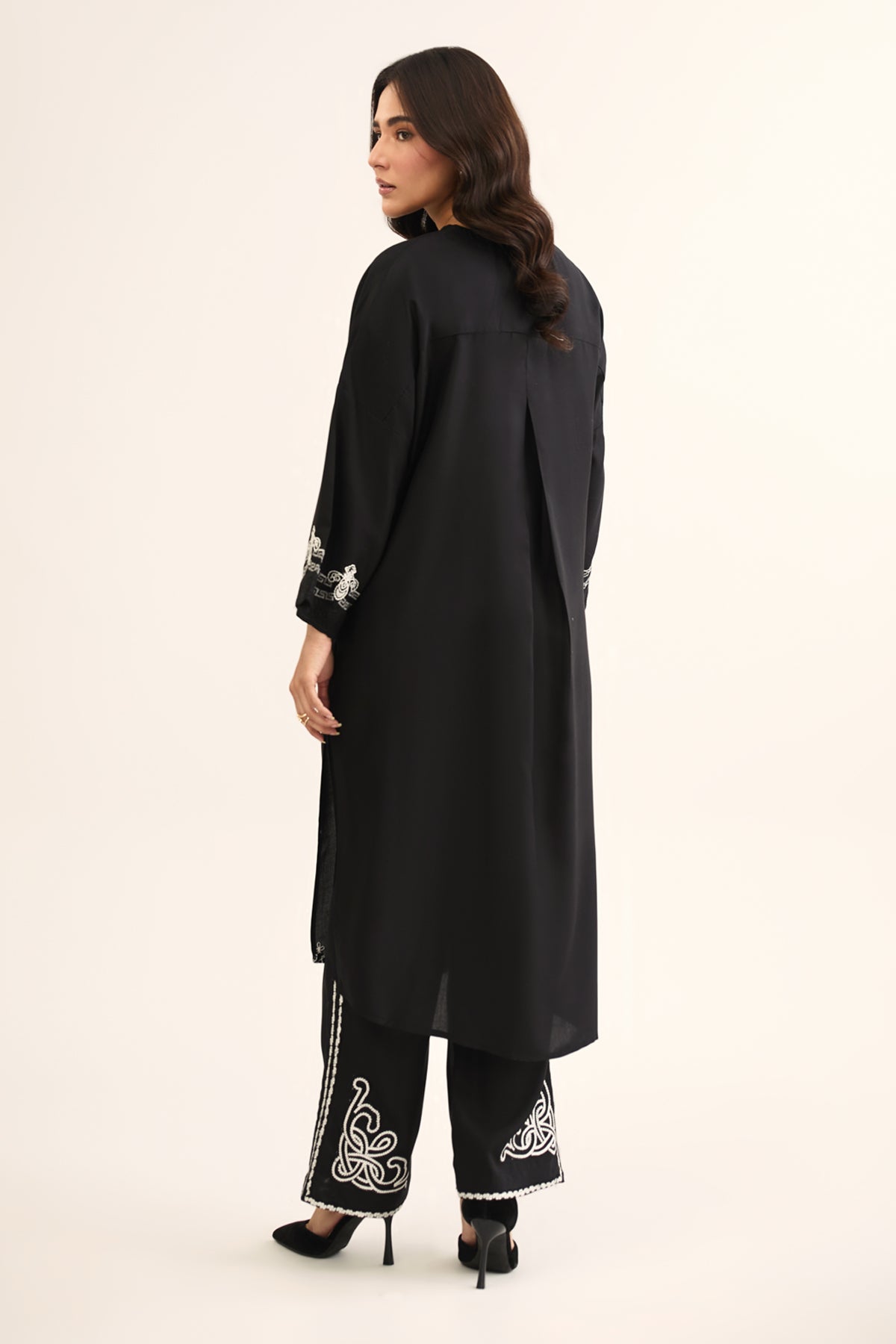 LINEN  |  EMBROIDERED