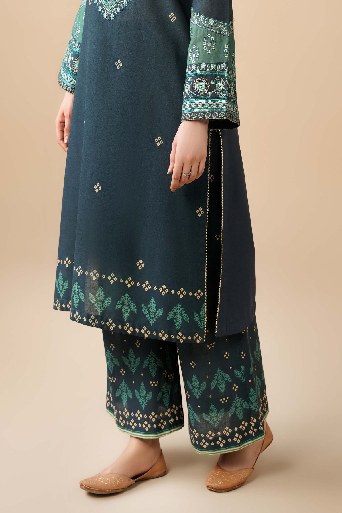 LAWN | EMBROIDERED PRET WINTER-26