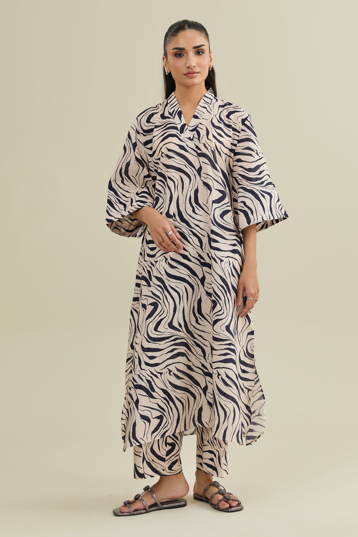 2 Piece - Printed Khaddar Suit - KPW25-P3771 - Shop Now at Kayseria