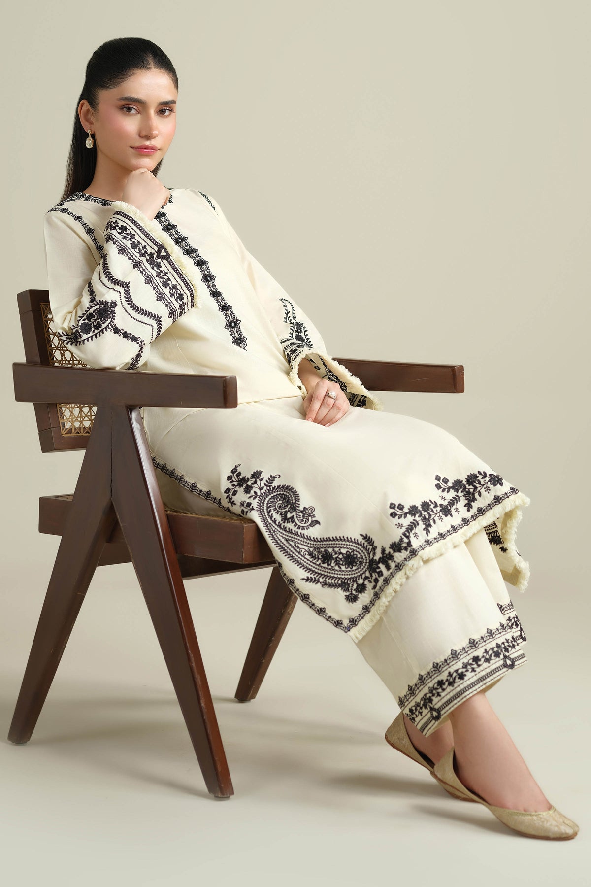 CROSS HATCH | EMBROIDERED