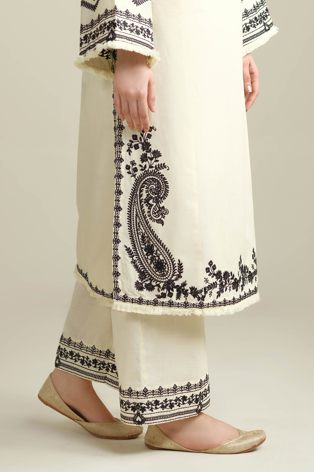 CROSS HATCH | EMBROIDERED