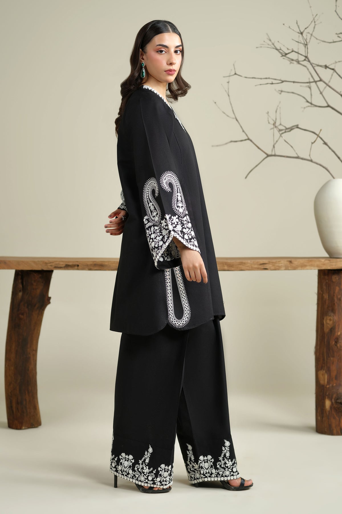 KHADDAR | EMBROIDERED