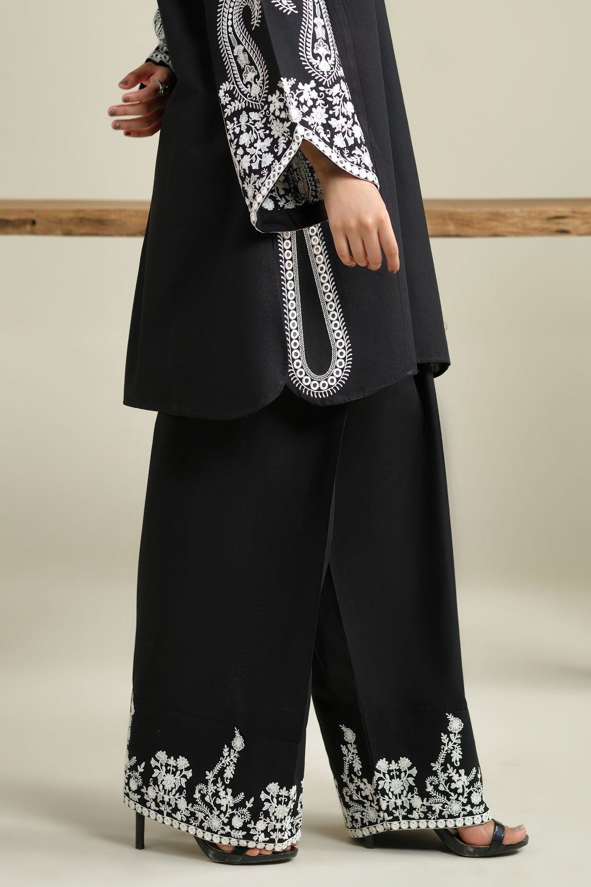 KHADDAR | EMBROIDERED