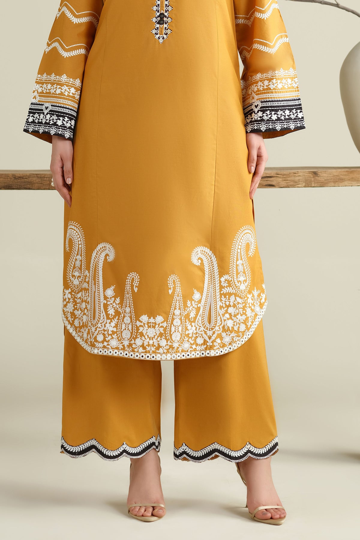 VISCOSE CAMBRIC | EMBROIDERED