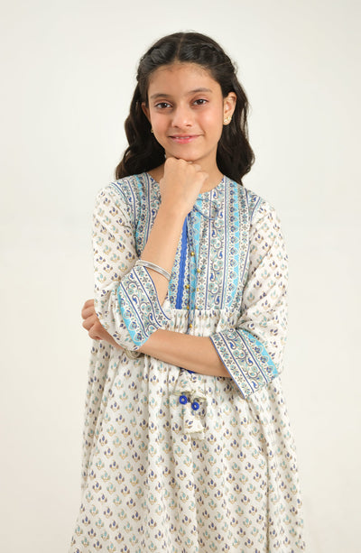 Girl Noor Bano 2 Piece Suit