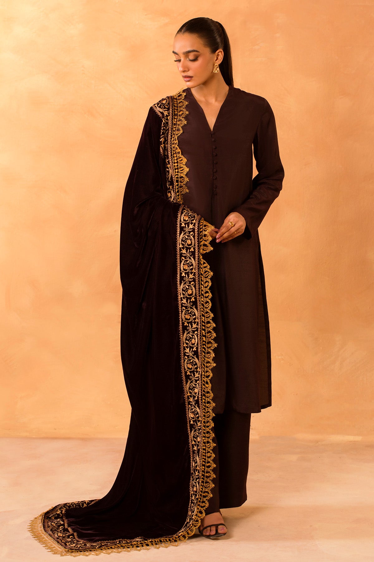 VELVET | EMBROIDERED | MC2040