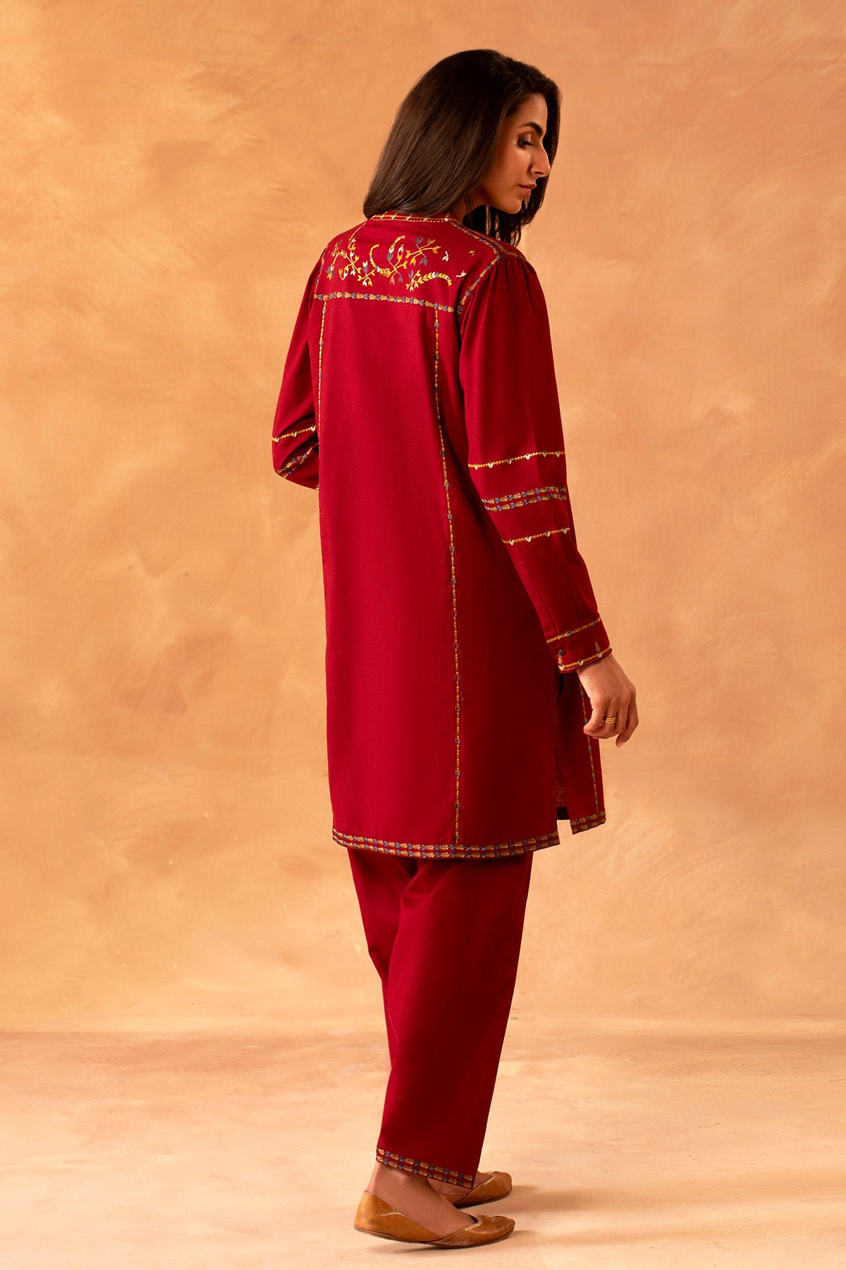 2 Piece - Embroidered Khaddar Suit - MCP2056 - Shop Now at Kayseria