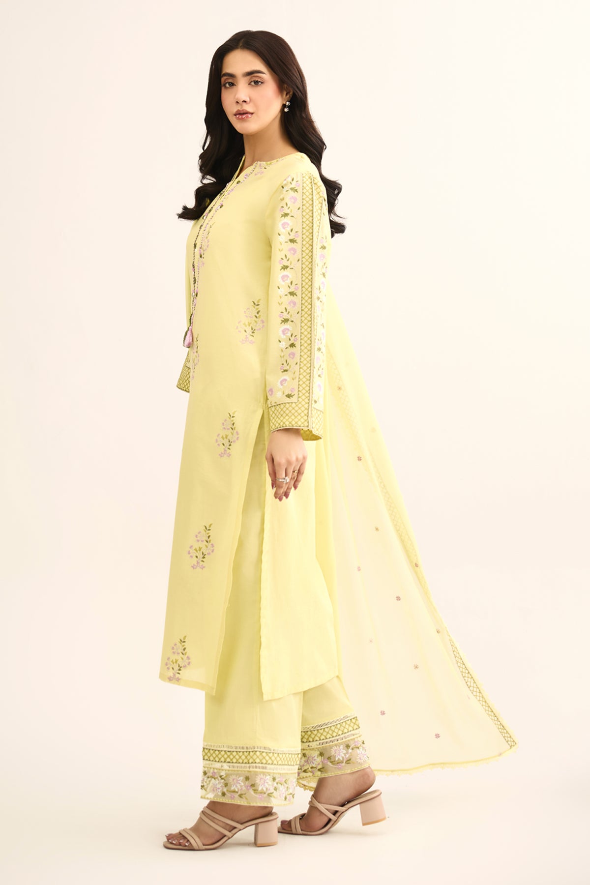 LAWN  |  EMBROIDERED - Shop Now at Kayseria